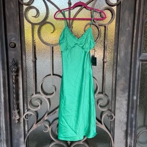 Japna green midi satin dress size medium. Never been worn. Tags still on.